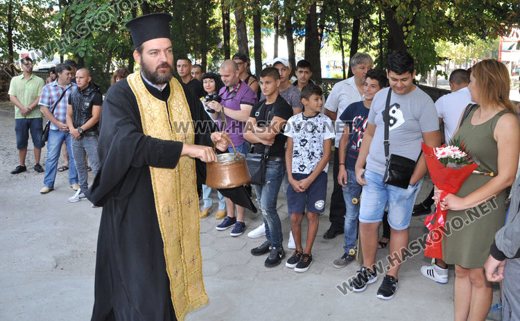 Звънецът би за 240 ученици в Спортното, кмет и областен откриха учебната година