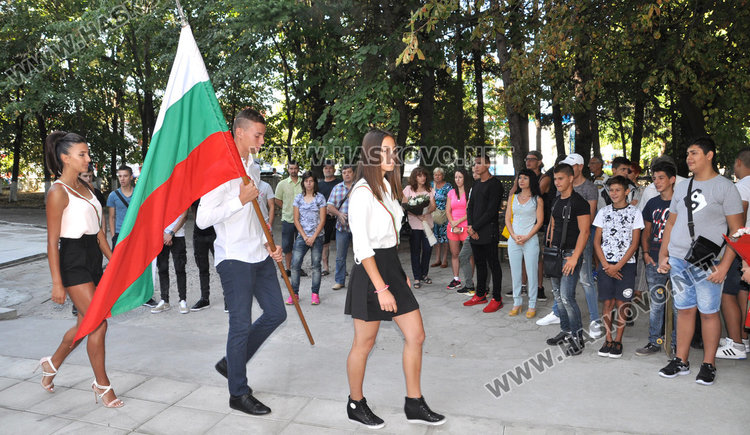 Звънецът би за 240 ученици в Спортното, кмет и областен откриха учебната година