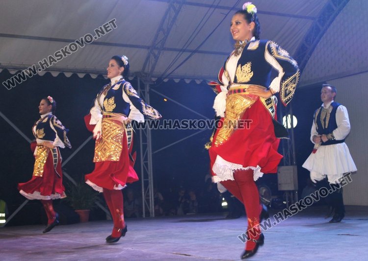 Певицата Николина Чакърдъкова зарадва димитровградчани с концерт