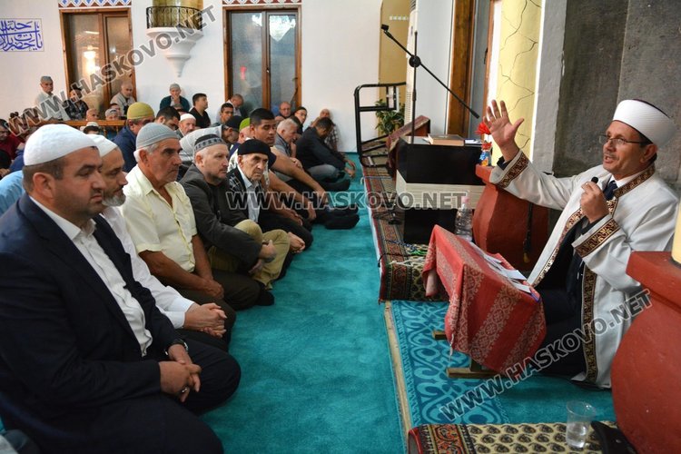 Молитва за празника в храма и в сватбен салон