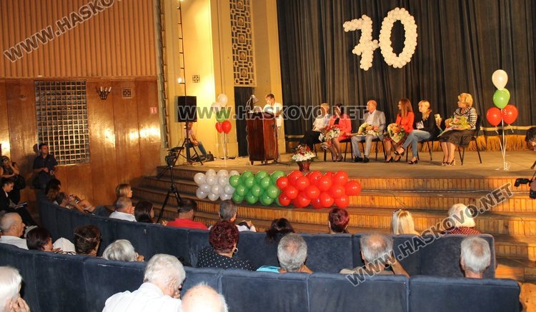 Корнелия Нинова се срещна с димитровградчани