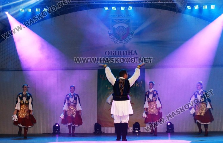 Певицата Николина Чакърдъкова зарадва димитровградчани с концерт