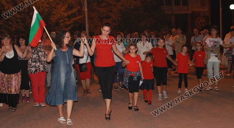 Певицата Николина Чакърдъкова зарадва димитровградчани с концерт