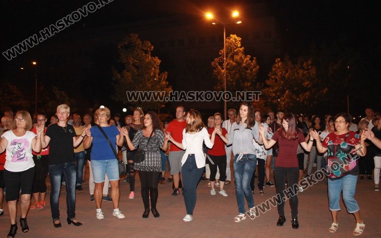 Певицата Николина Чакърдъкова зарадва димитровградчани с концерт