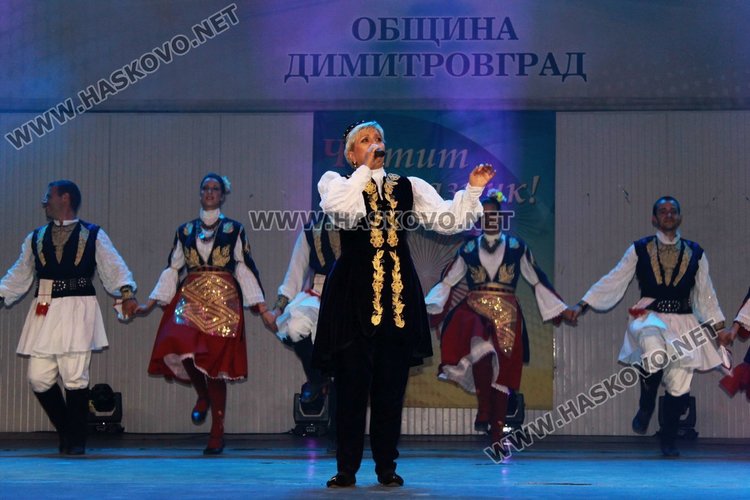 Певицата Николина Чакърдъкова зарадва димитровградчани с концерт