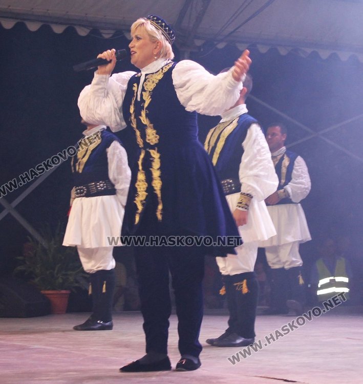 Певицата Николина Чакърдъкова зарадва димитровградчани с концерт