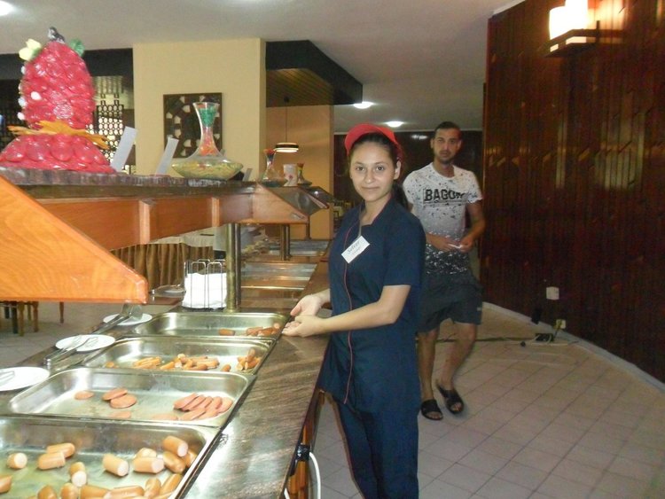 Златаровци по- добри в професията след практика в курортен комплекс „Албена„