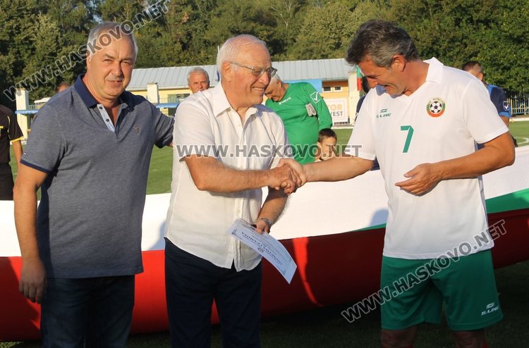 Мачът на ветераните от Димитровград и звездите на САЩ 94 завърши с равенство