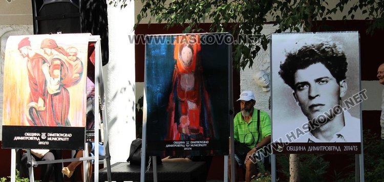 Студенти сътвориха новия календар на Димитровград