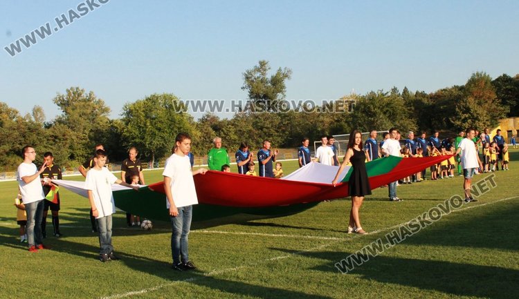 Мачът на ветераните от Димитровград и звездите на САЩ 94 завърши с равенство