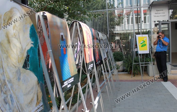 Студенти сътвориха новия календар на Димитровград