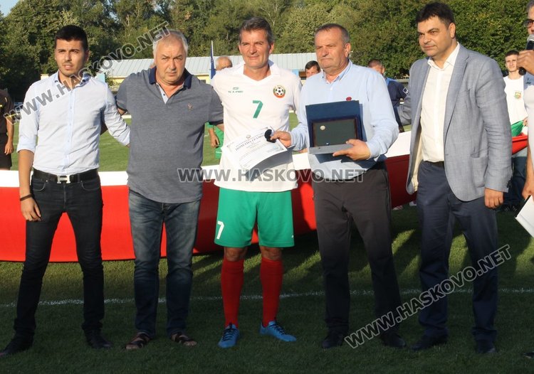 Мачът на ветераните от Димитровград и звездите на САЩ 94 завърши с равенство