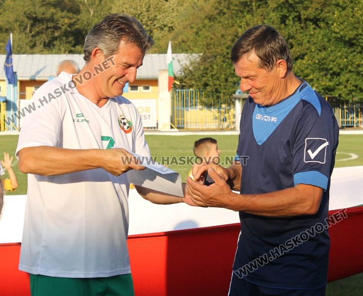 Мачът на ветераните от Димитровград и звездите на САЩ 94 завърши с равенство