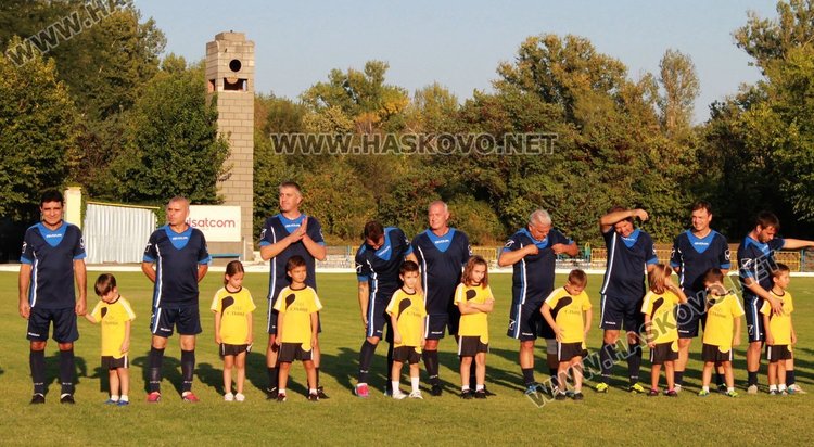 Мачът на ветераните от Димитровград и звездите на САЩ 94 завърши с равенство