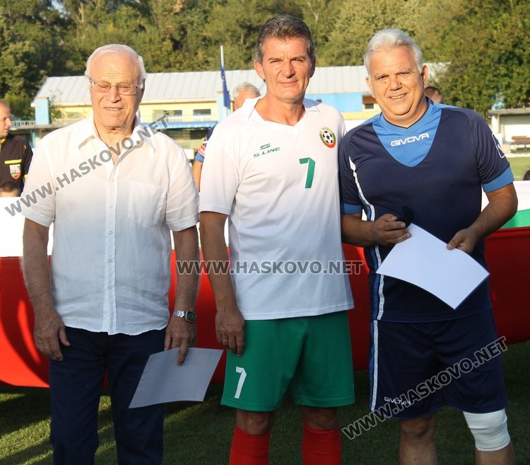 Мачът на ветераните от Димитровград и звездите на САЩ 94 завърши с равенство