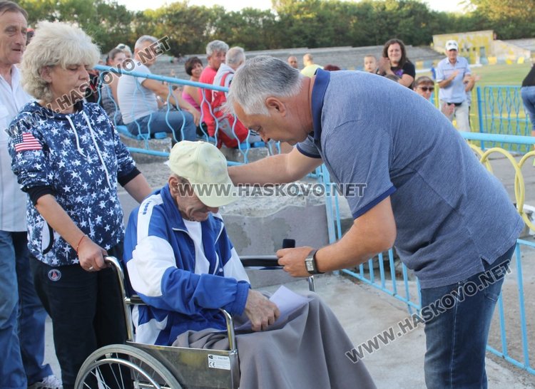 Мачът на ветераните от Димитровград и звездите на САЩ 94 завърши с равенство