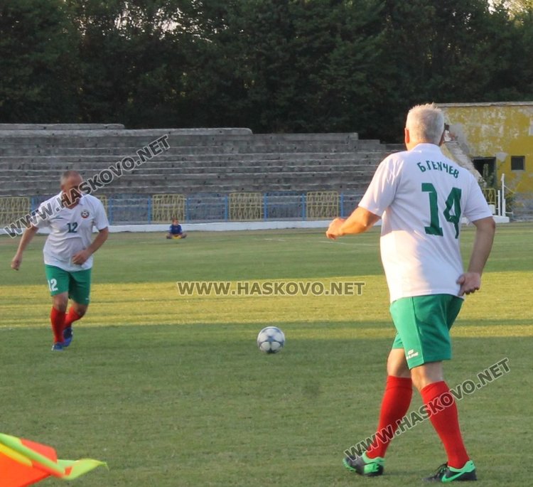 Мачът на ветераните от Димитровград и звездите на САЩ 94 завърши с равенство