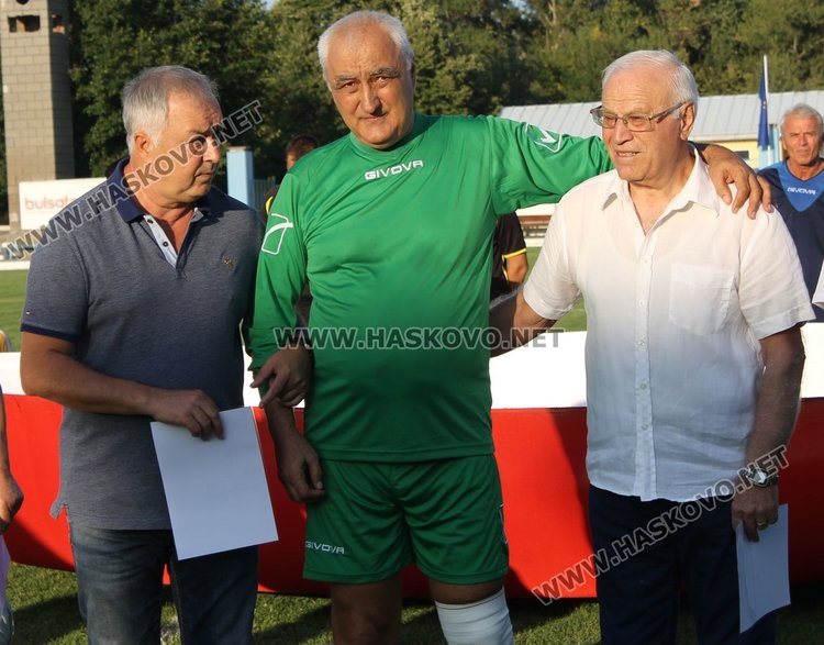 Мачът на ветераните от Димитровград и звездите на САЩ 94 завърши с равенство