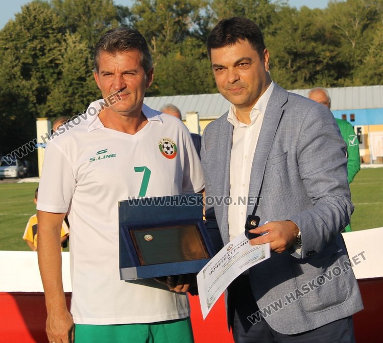 Мачът на ветераните от Димитровград и звездите на САЩ 94 завърши с равенство