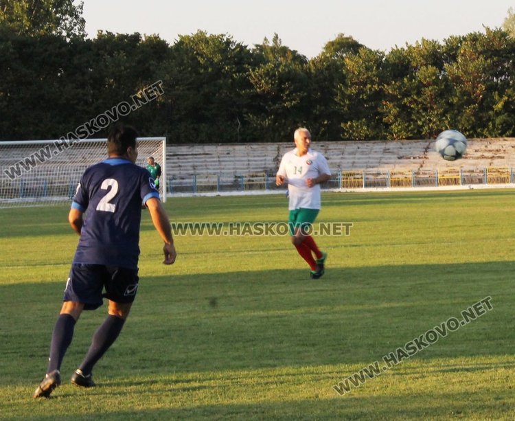 Мачът на ветераните от Димитровград и звездите на САЩ 94 завърши с равенство