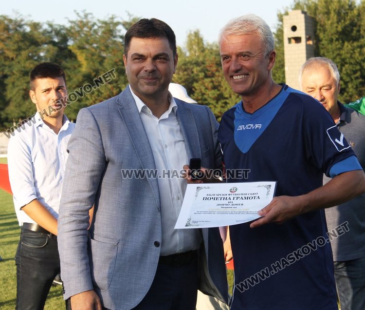 Мачът на ветераните от Димитровград и звездите на САЩ 94 завърши с равенство