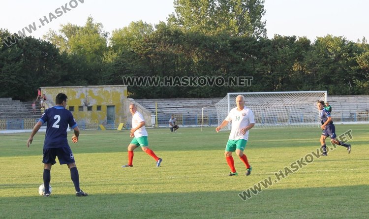 Мачът на ветераните от Димитровград и звездите на САЩ 94 завърши с равенство