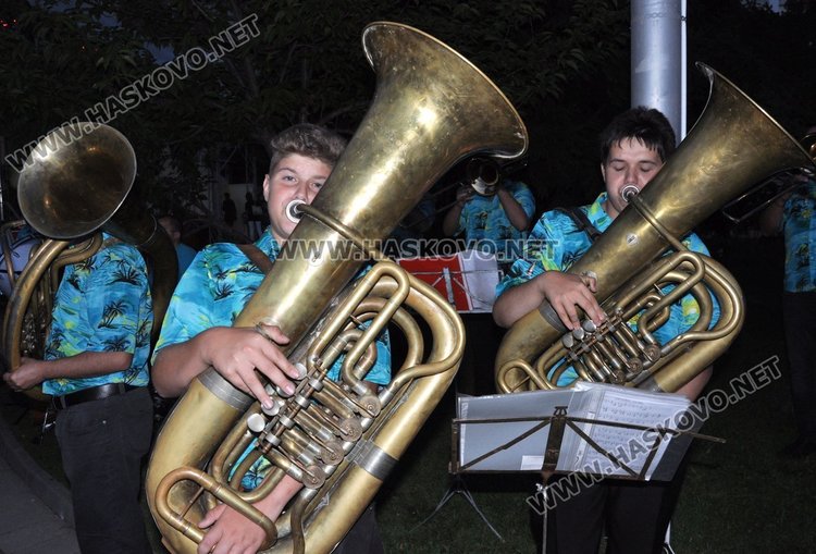 С парад на мажоретки завършиха празниците на Димитровград