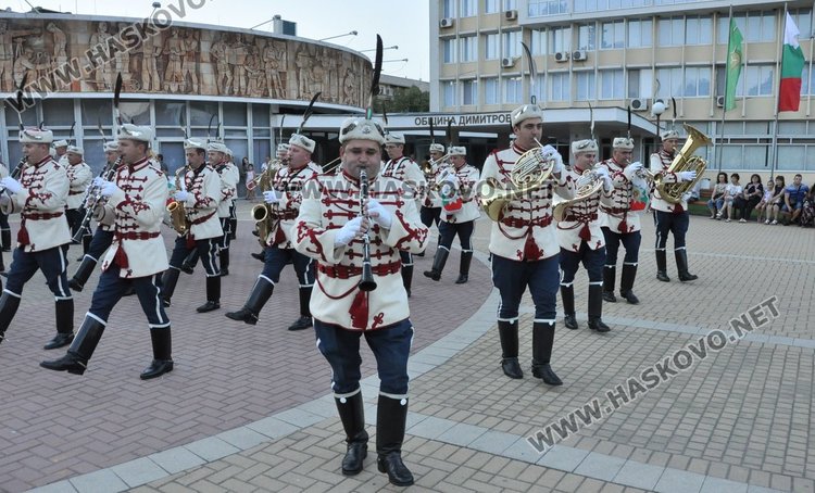 С парад на мажоретки завършиха празниците на Димитровград