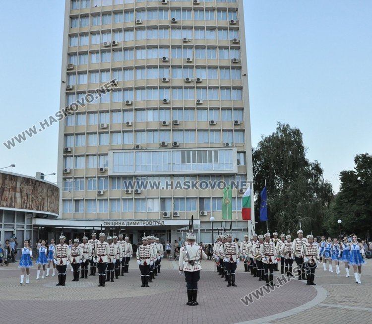 С парад на мажоретки завършиха празниците на Димитровград