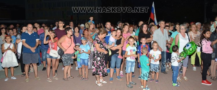 С уникално шоу и заря Димитровград посрещна 70-ия рожден ден -ВИДЕО