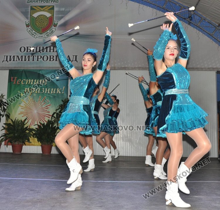 С парад на мажоретки завършиха празниците на Димитровград