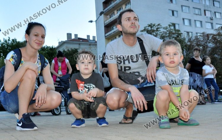 С парад на мажоретки завършиха празниците на Димитровград