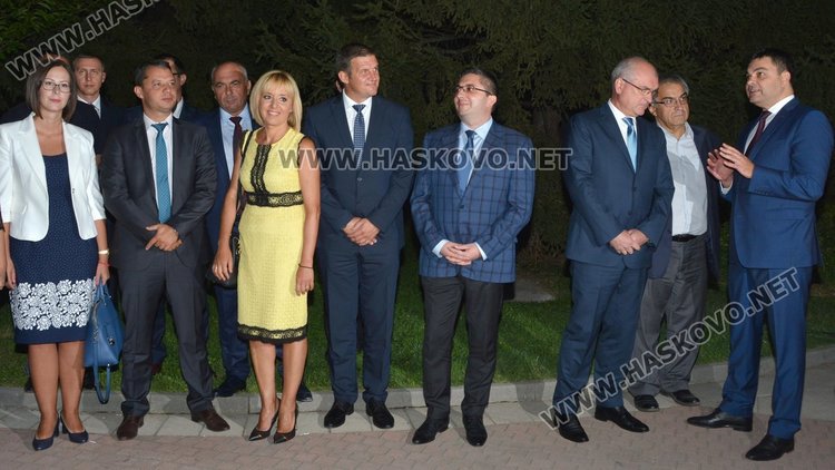 С уникално шоу и заря Димитровград посрещна 70-ия рожден ден -ВИДЕО