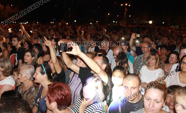 С уникално шоу и заря Димитровград посрещна 70-ия рожден ден -ВИДЕО