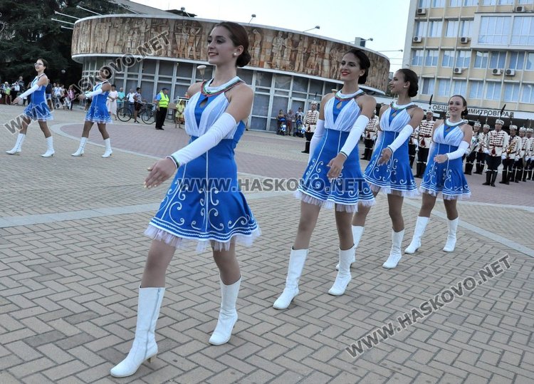 С парад на мажоретки завършиха празниците на Димитровград