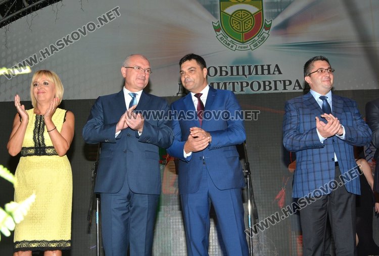 С уникално шоу и заря Димитровград посрещна 70-ия рожден ден -ВИДЕО