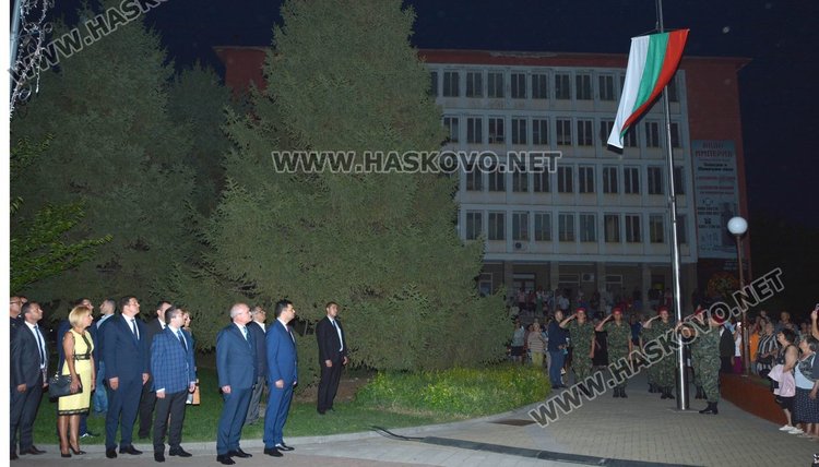 С уникално шоу и заря Димитровград посрещна 70-ия рожден ден -ВИДЕО