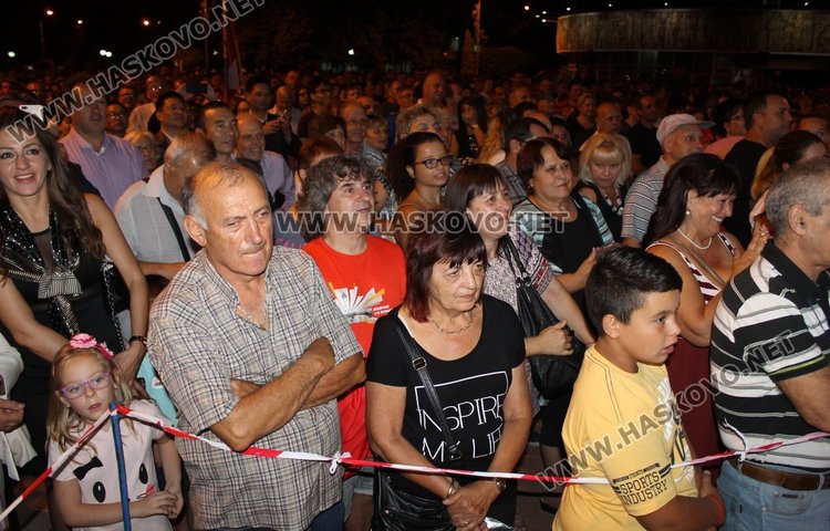 С уникално шоу и заря Димитровград посрещна 70-ия рожден ден -ВИДЕО