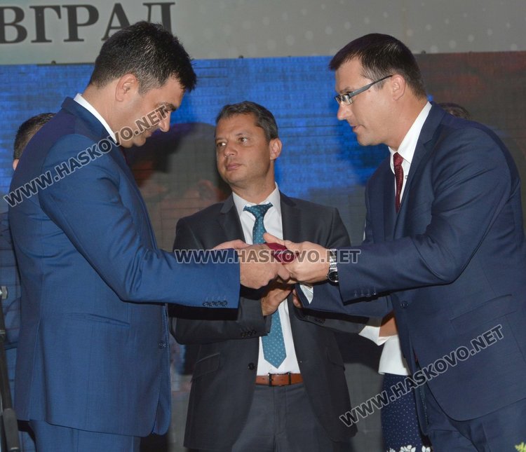 От името на президента Румен Радев кметът Иво Димов получи почетен знак по повод 70-годишнината на Димитровград