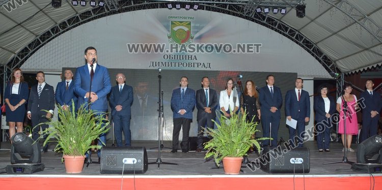 С уникално шоу и заря Димитровград посрещна 70-ия рожден ден -ВИДЕО