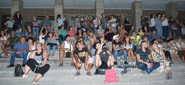 С уникално шоу и заря Димитровград посрещна 70-ия рожден ден -ВИДЕО