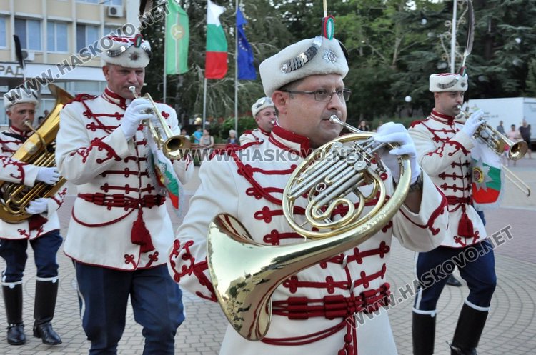 С парад на мажоретки завършиха празниците на Димитровград