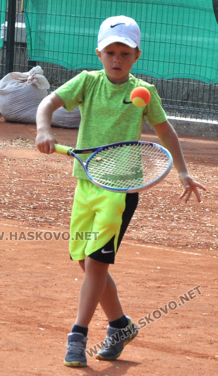 8-годишни откриха тенис турнир за Деня на Хасково, надпревара и за аматьори