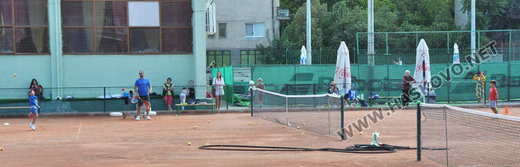 8-годишни откриха тенис турнир за Деня на Хасково, надпревара и за аматьори