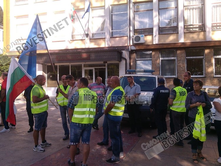 Смолянските полицаи излязоха на протест, искат 20 процента увеличение на заплатите 