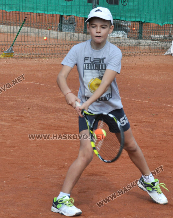 8-годишни откриха тенис турнир за Деня на Хасково, надпревара и за аматьори