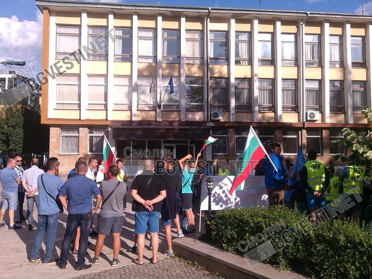 Смолянските полицаи излязоха на протест, искат 20 процента увеличение на заплатите 