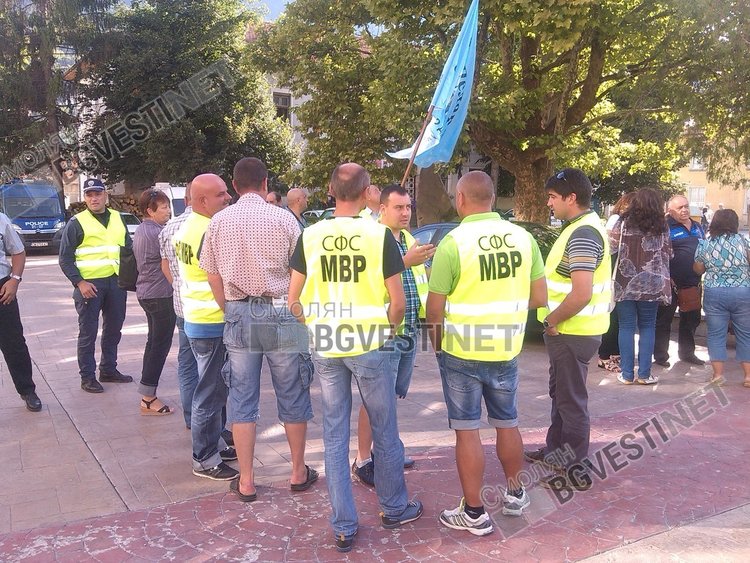 Смолянските полицаи излязоха на протест, искат 20 процента увеличение на заплатите 