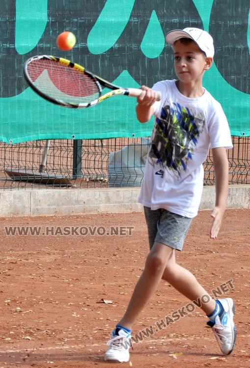 8-годишни откриха тенис турнир за Деня на Хасково, надпревара и за аматьори