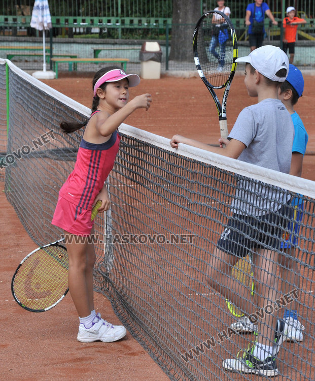 8-годишни откриха тенис турнир за Деня на Хасково, надпревара и за аматьори